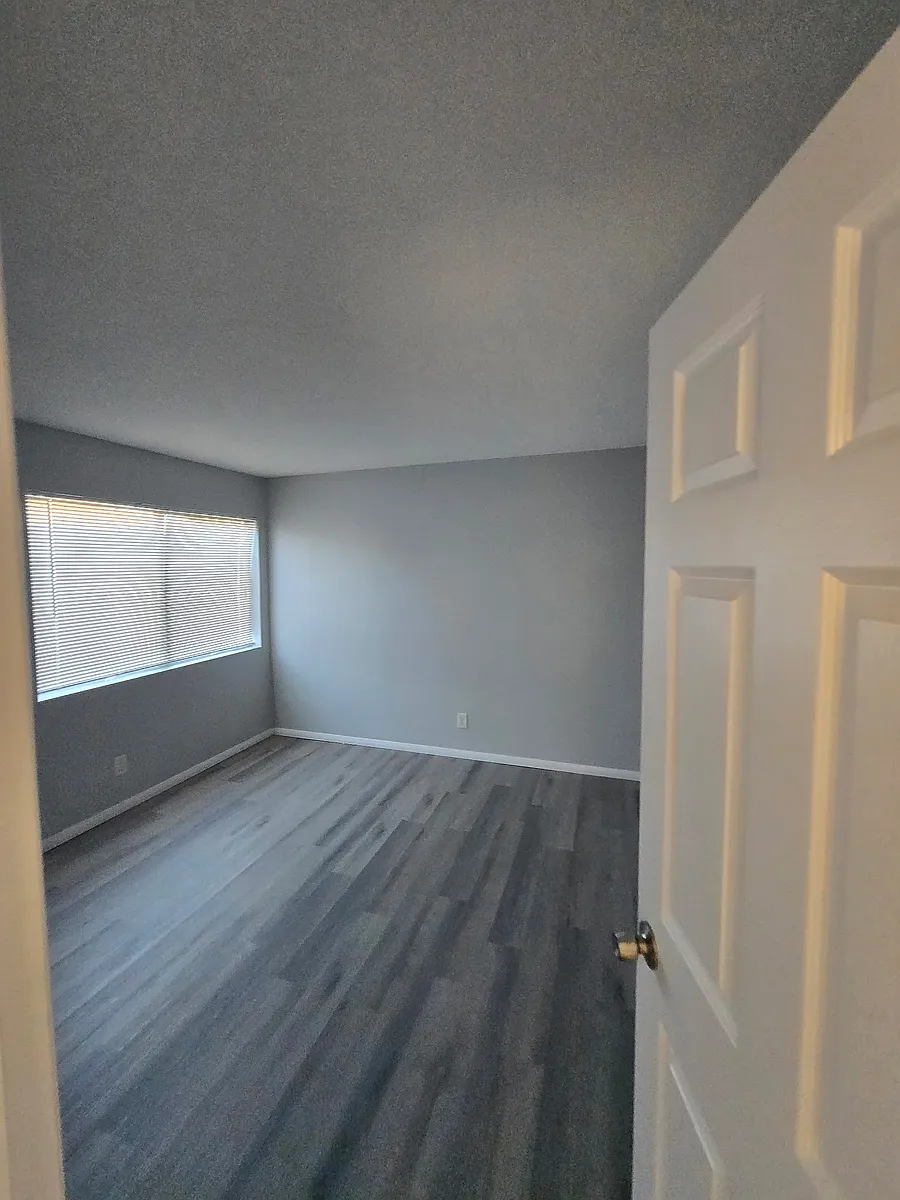 Building Photo - 3465 Valle Ave #4