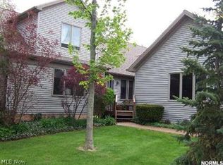 516 Dogwood Ln, Chagrin Falls, OH 44023