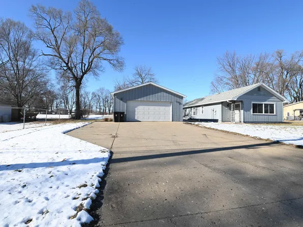 12017 N Riverview Rd, Chillicothe, IL 61523