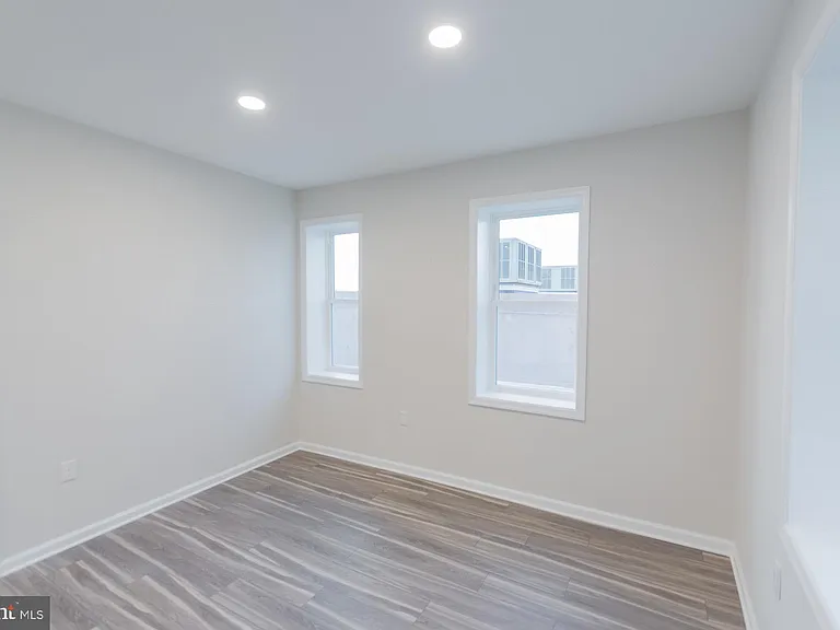 215 King St W #C — Photo 9