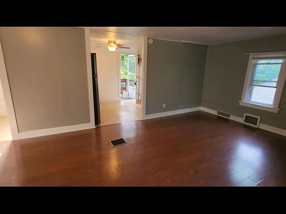 2nd image of 206 University Dr Floor 3