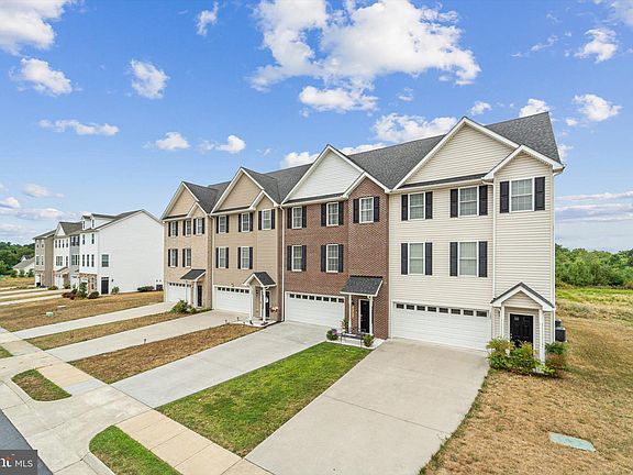 4th image of 127 Brockham Ct