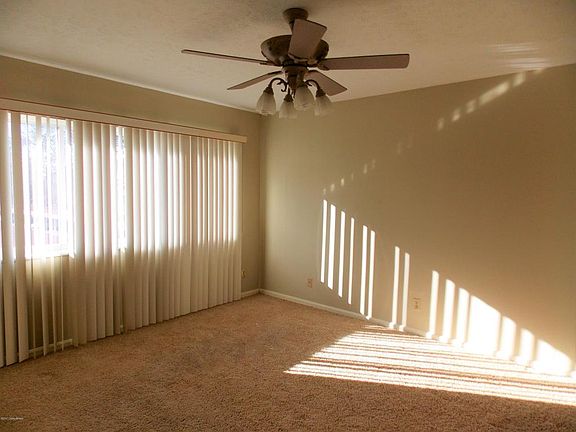 3rd image of 302 Casa Bella Ct