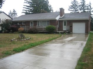 8679 Sunset Dr, Williamsville, NY 14221