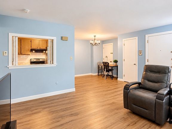 4th image of 64 Jacqueline Rd APT 12