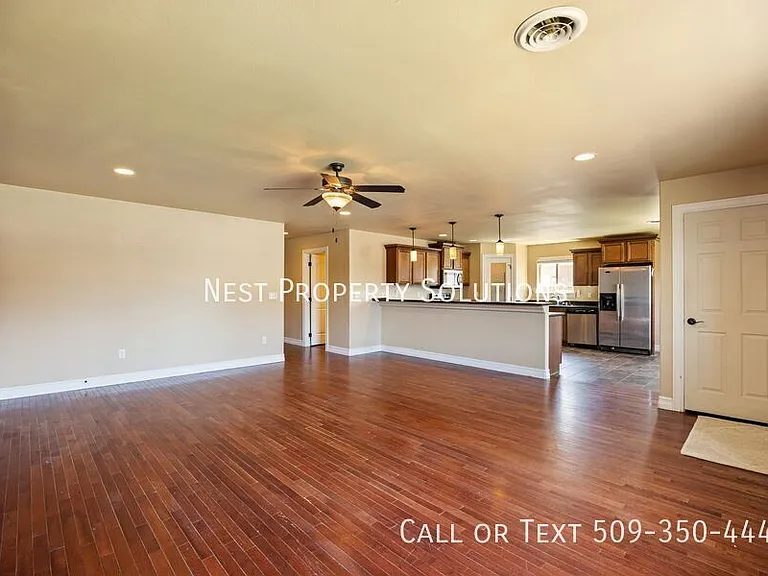 547 S Bayside St — Photo 8