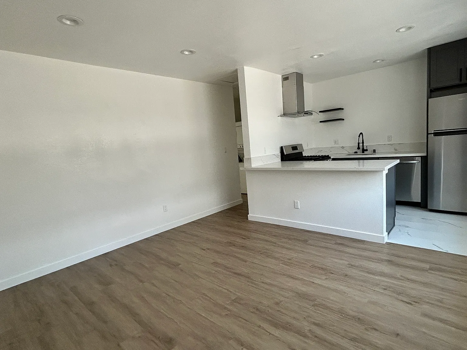 Studio, 600 sqft, $2,000 — Photo 2