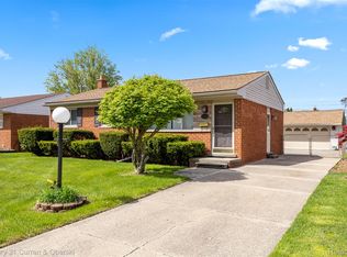 7011 Helen St, Garden City, MI 48135