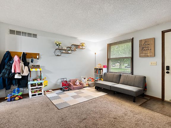 5th image of 8422 Harwick Ct
