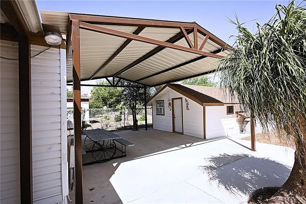 2 bed, 2.0 bath, 640 sqft, $800 — Photo 2