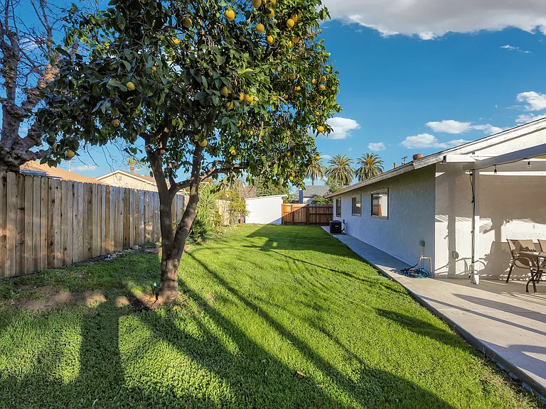535 N Cerritos Ave — Photo 48