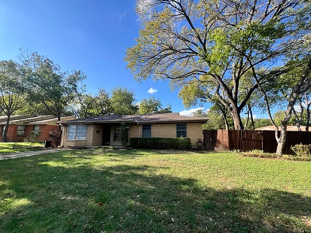 3 bed, 1.5 bath, 1474 sqft, $2,250 — Photo 3