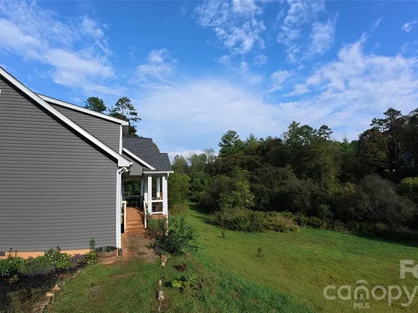 19 Higgins Rd, Weaverville, NC 28787