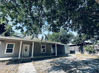 302 W Armstrong Ave, Comanche, TX 76442