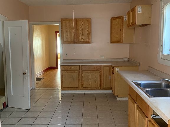 5th image of 1430 N Mayfield Ave