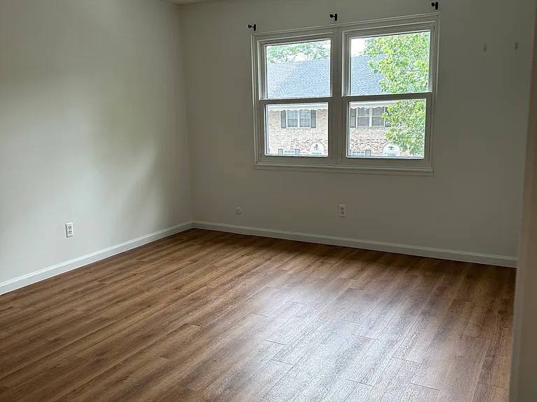 8341 Woodward St — Photo 10