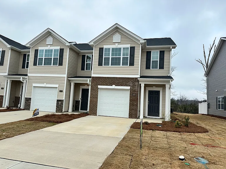1351 Amberview Ln — Photo 2