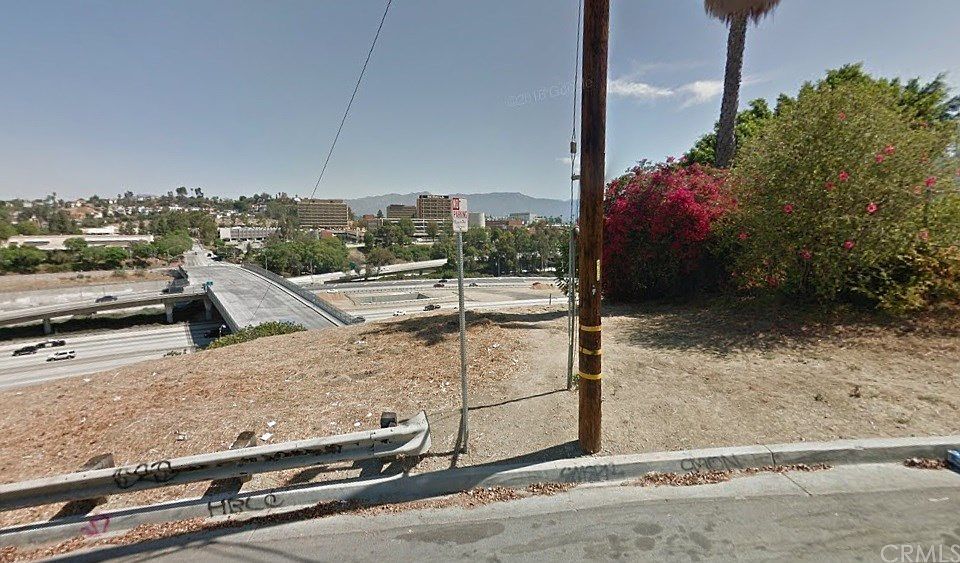 2nd image of 1611 Steele Ave