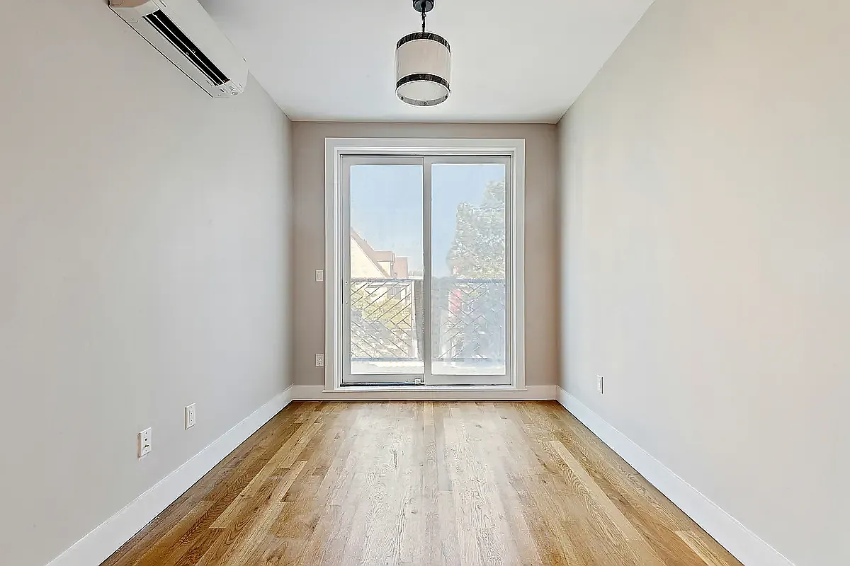 762 East 32nd Street — Photo 2