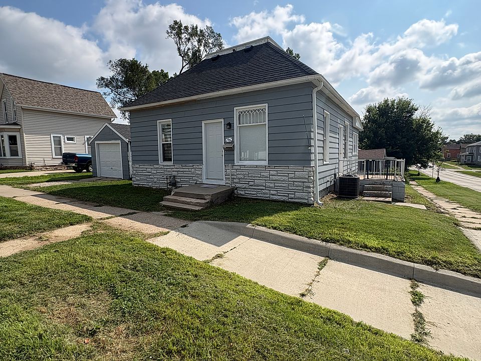 1st image of 305 9th St