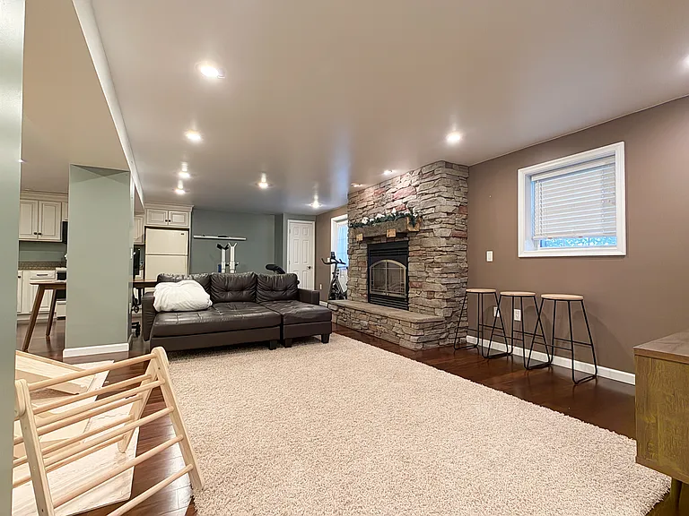 951 Daniel Dr — Photo 10
