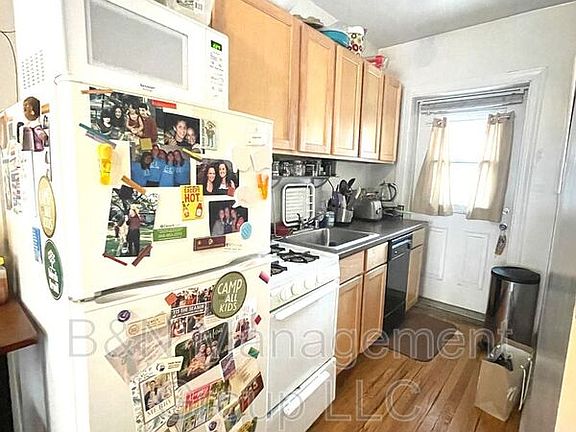5th image of 910 W Oakdale Ave APT 1