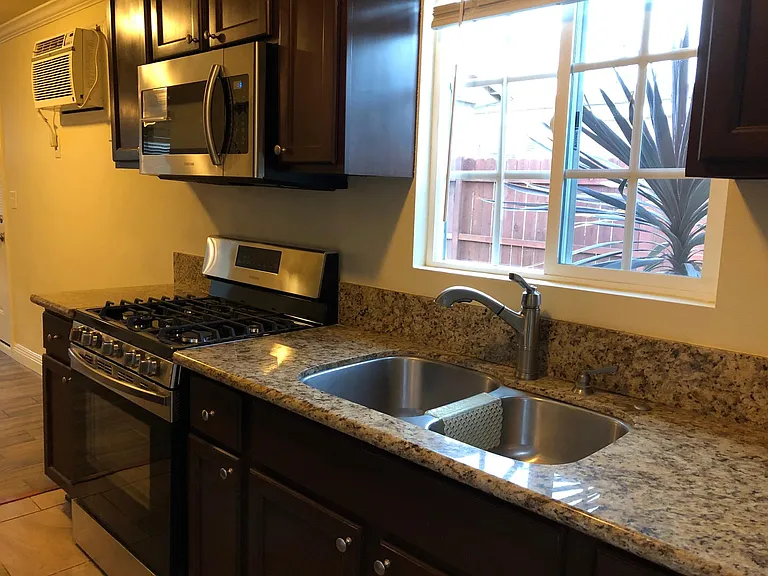 226 E Atara St — Photo 4
