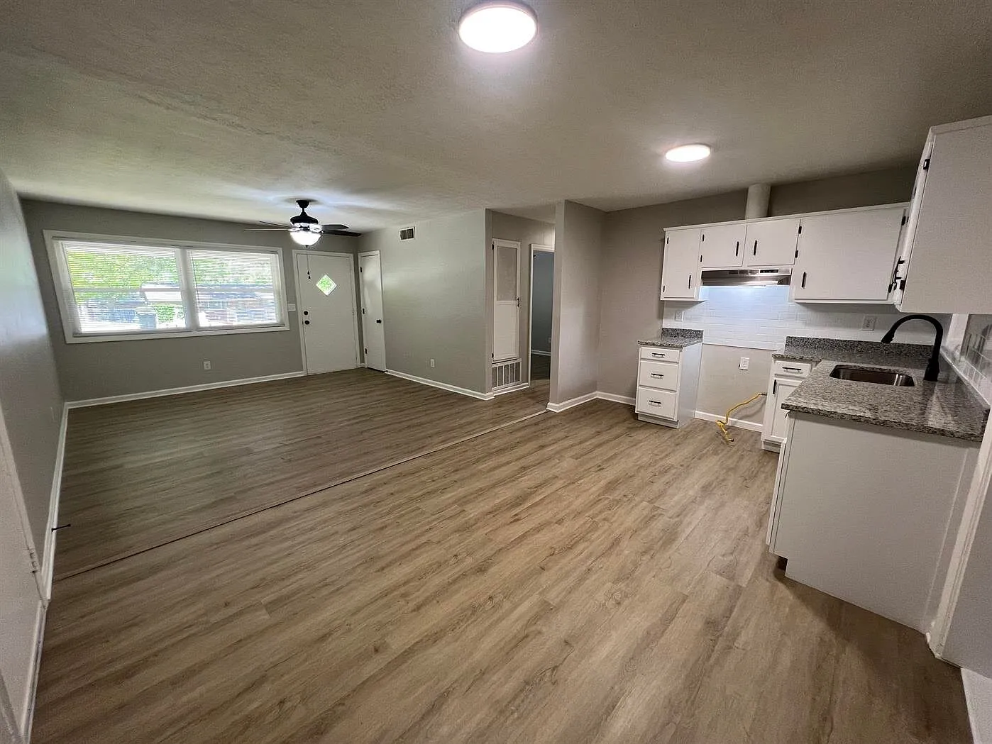 710 Greenbrier Dr — Photo 4