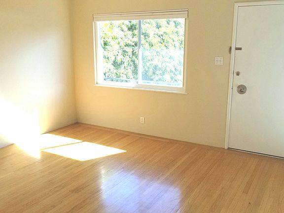 4th image of 1108 Capuchino Ave #A