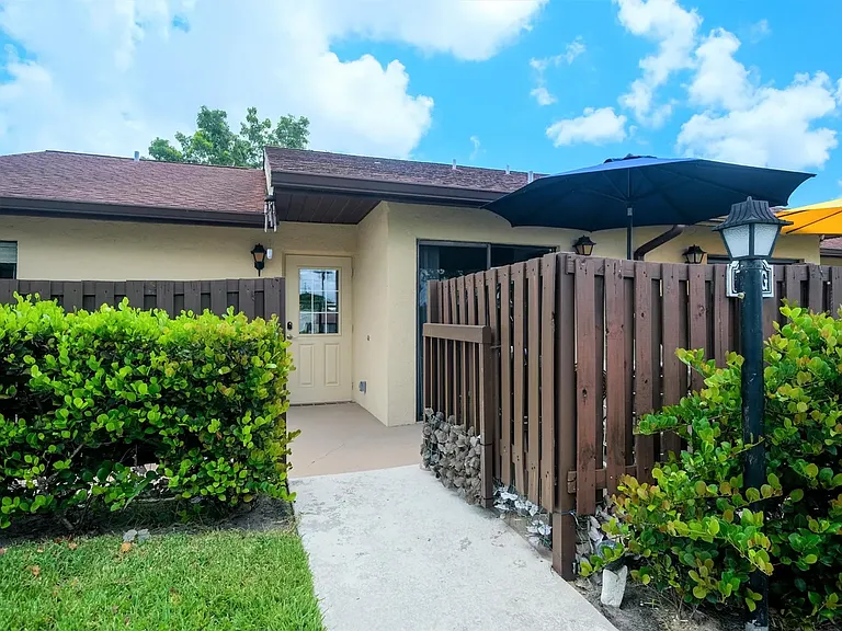 1030 Green Pine Blvd #G — Photo 2