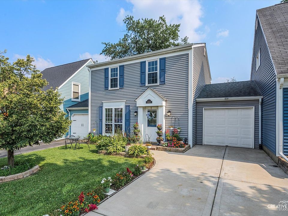 1st image of 29W413 Greenbriar Ln