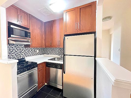 3rd image of 1680 York Ave APT 6B