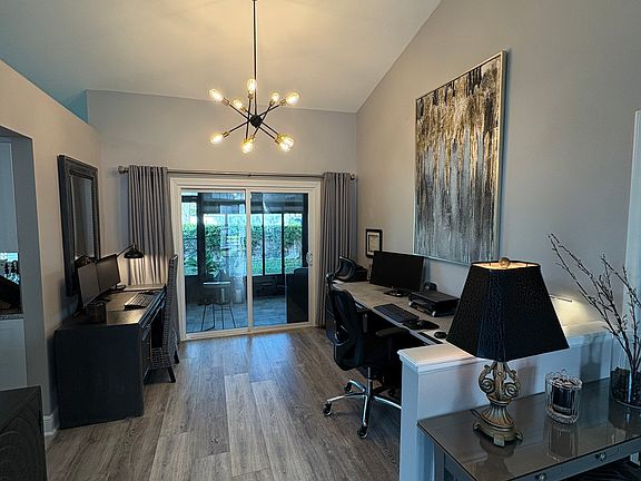 5th image of 4215 Brentwood Park Cir