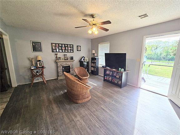 4th image of 107 Ellis Loop
