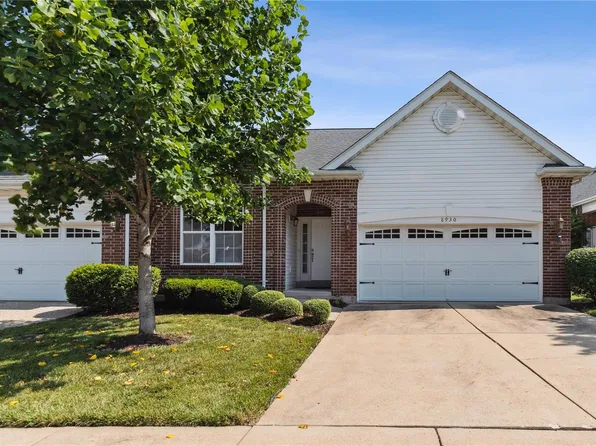 8930 Hilltop Manor Dr, Saint Louis, MO 63132