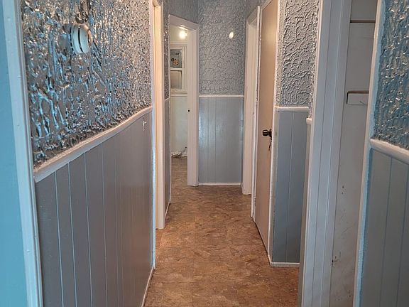 Nice Hallway connecting ,3 bedrooms,shared bathroom and office and Huge lounge ,Laundry room and a bathroom downstairs.