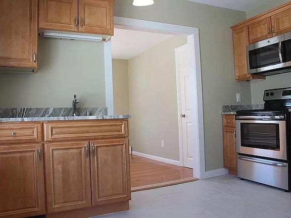 4th image of 15 Highland Park