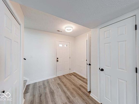 5th image of 10310 Draycott Ave