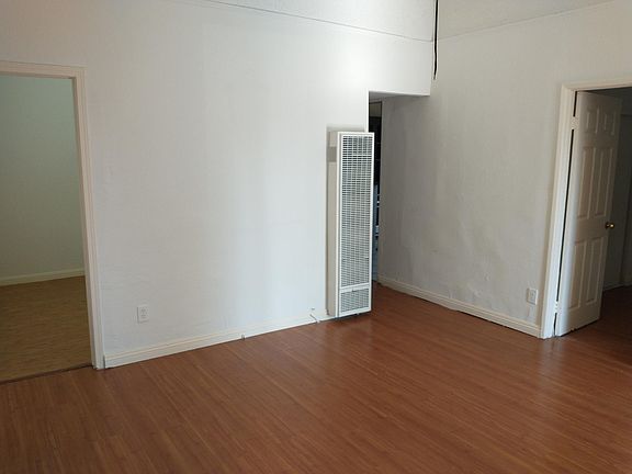 4th image of 423 E Center St