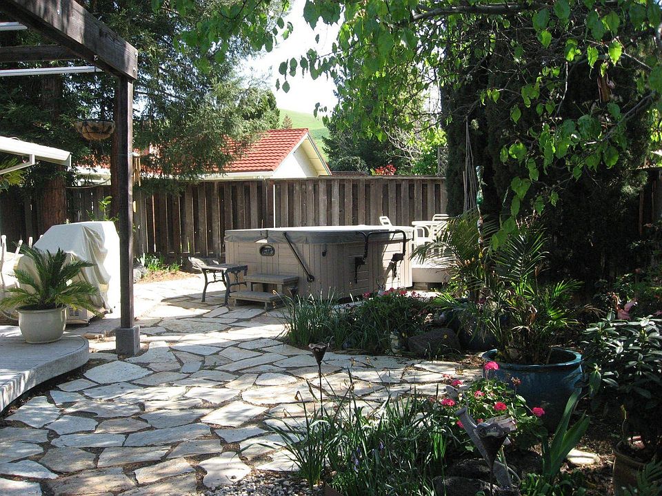 New Back Deck & hot Tub