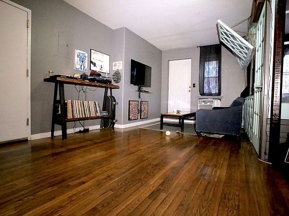 3rd image of 174 Scholes St APT 1A