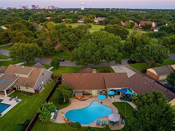 3rd image of 13415 Briarbrook Dr