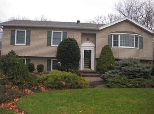12 Woodrum Dr, Stony Pt, NY 10980