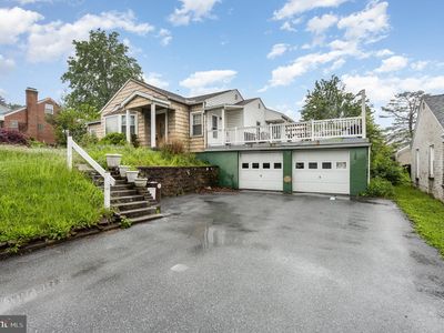 82 S Houcks Rd, Harrisburg, PA, 17109