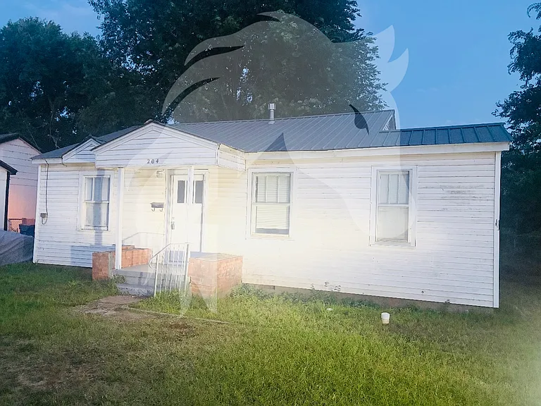 204 E Ponca St — Photo 1