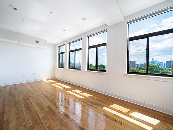 2nd image of 136-138 Oakland Ave #6E