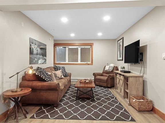 3rd image of 820 Columbine Rd #20