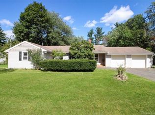 25 Lake Rd, Woodbury, CT 06798