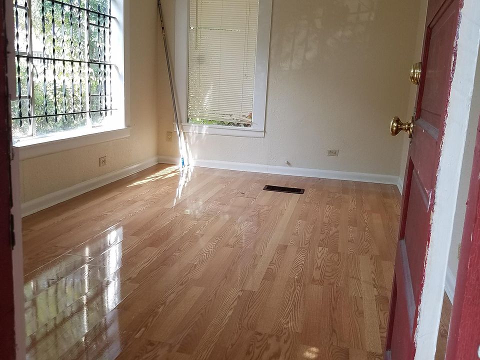 1st image of 216 W Mistletoe Ave APT 4
