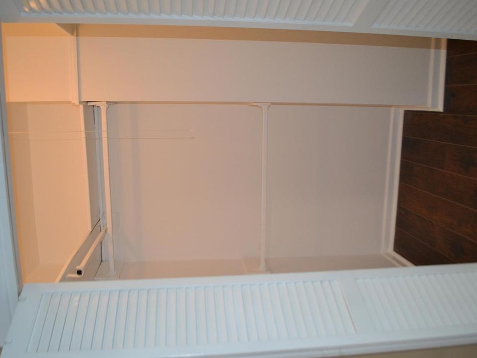 2nd image of 657 Oakwood Dr